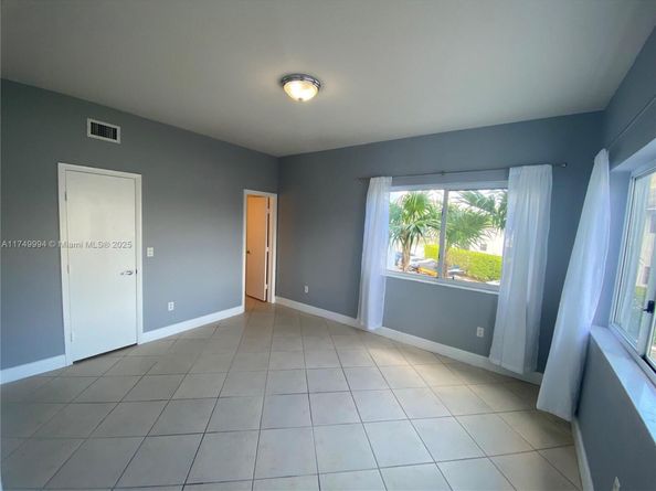 1185 Marseille Dr 205, Miami Beach FL 33141