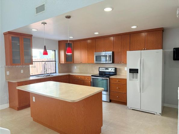 17254 NW 60th Ct, Hialeah FL 33015