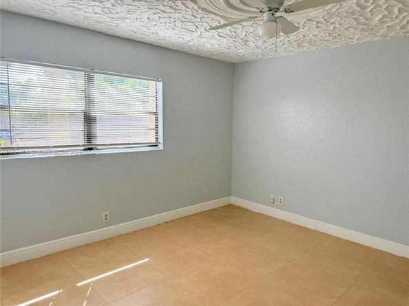 17254 NW 60th Ct, Hialeah FL 33015