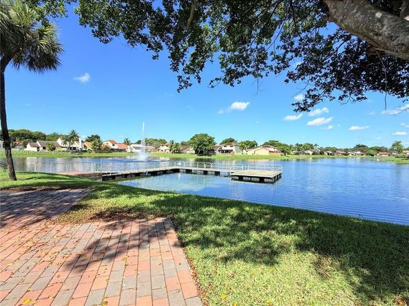 17254 NW 60th Ct, Hialeah FL 33015