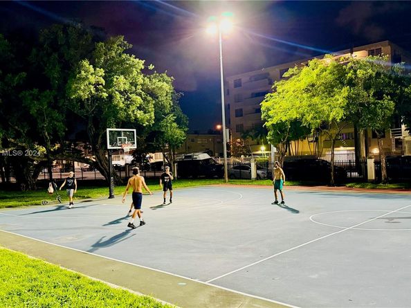 8000 Tatum Waterway Dr 1, Miami Beach FL 33141