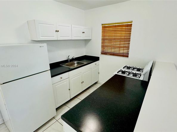 8000 Tatum Waterway Dr 1, Miami Beach FL 33141