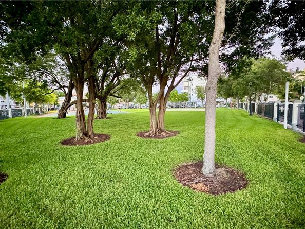 8000 Tatum Waterway Dr 1, Miami Beach FL 33141