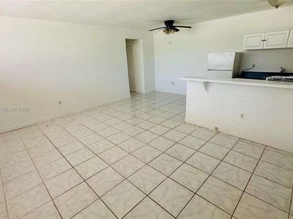 8000 Tatum Waterway Dr 1, Miami Beach FL 33141