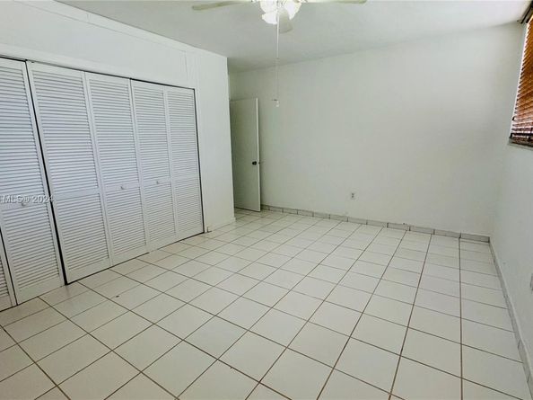 8000 Tatum Waterway Dr 1, Miami Beach FL 33141