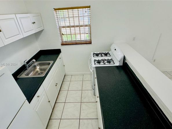8000 Tatum Waterway Dr 1, Miami Beach FL 33141