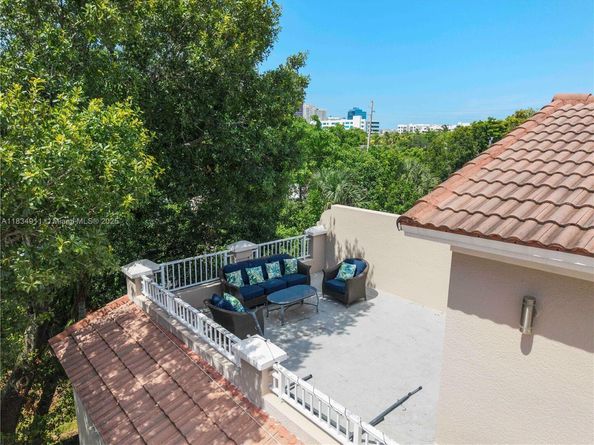 217 SW 11th St, Fort Lauderdale FL 33315