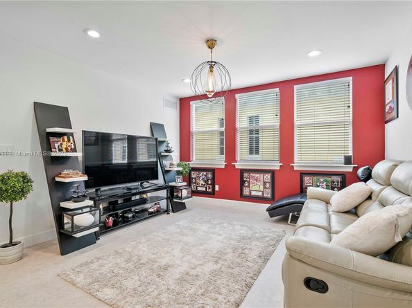 217 SW 11th St, Fort Lauderdale FL 33315