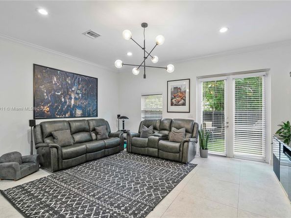 217 SW 11th St, Fort Lauderdale FL 33315