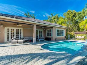 800 Lavender Cir, Weston FL 33327