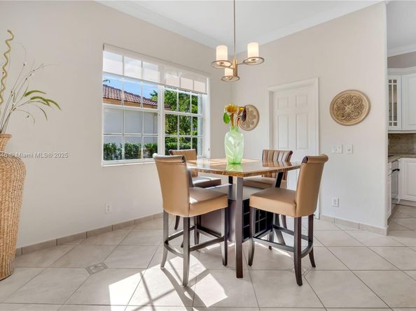 800 Lavender Cir, Weston FL 33327