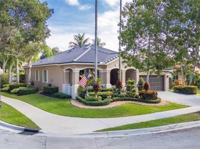 800 Lavender Cir, Weston FL 33327