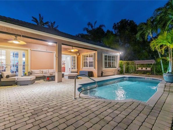 800 Lavender Cir, Weston FL 33327