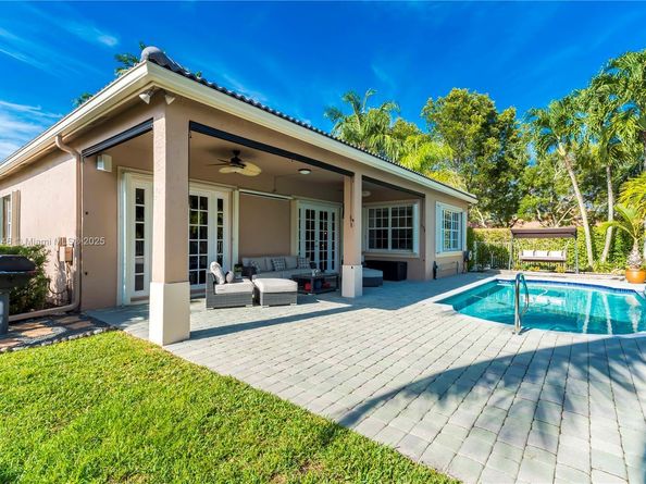 800 Lavender Cir, Weston FL 33327