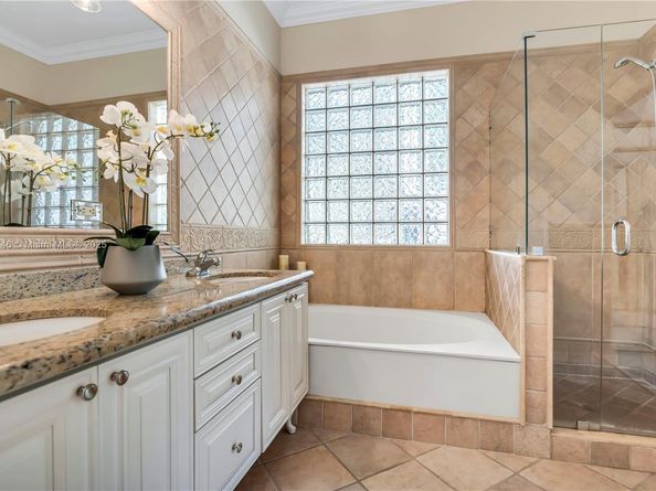 800 Lavender Cir, Weston FL 33327