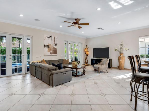 800 Lavender Cir, Weston FL 33327