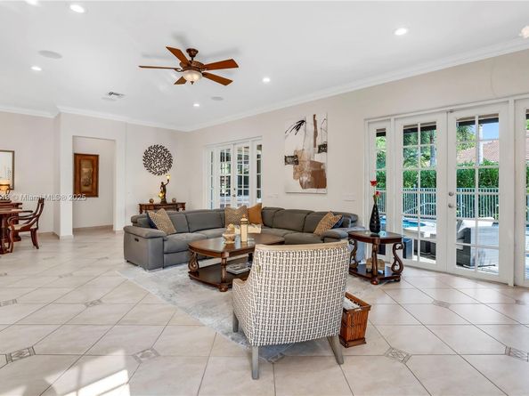 800 Lavender Cir, Weston FL 33327