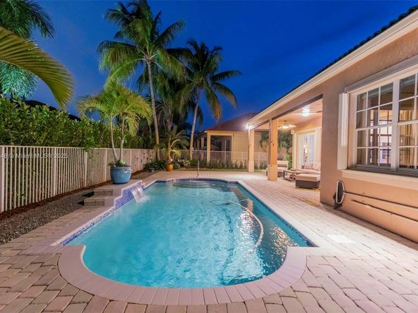 800 Lavender Cir, Weston FL 33327