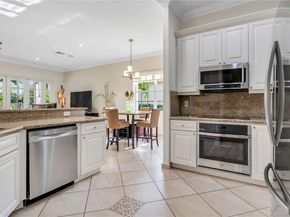 800 Lavender Cir, Weston FL 33327