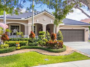 800 Lavender Cir, Weston FL 33327