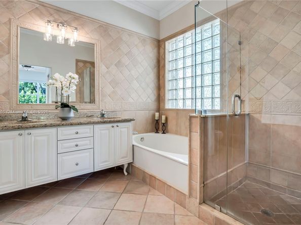 800 Lavender Cir, Weston FL 33327