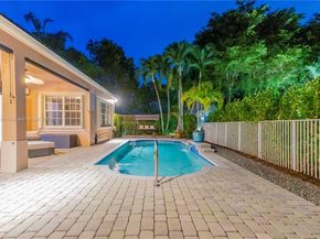 800 Lavender Cir, Weston FL 33327