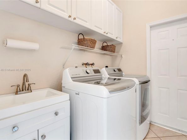 800 Lavender Cir, Weston FL 33327