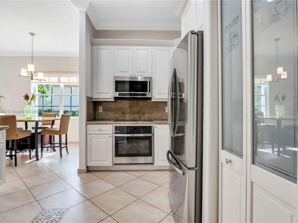 800 Lavender Cir, Weston FL 33327