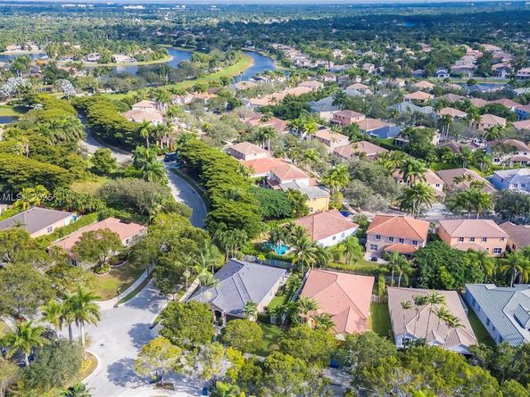 800 Lavender Cir, Weston FL 33327