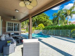 800 Lavender Cir, Weston FL 33327