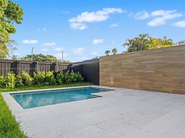 2823 SW 23rd Ter 2823, Miami FL 33145