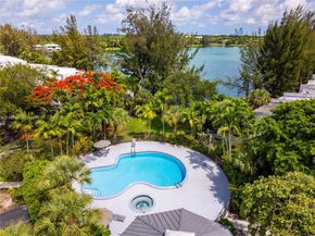 5292 SW 69th Pl, Miami FL 33155