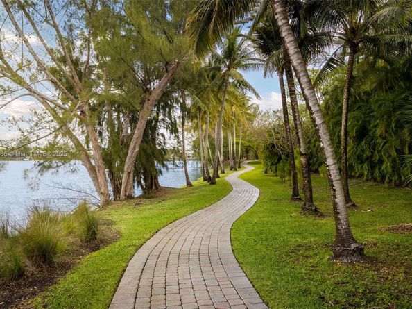 5292 SW 69th Pl, Miami FL 33155