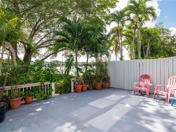5292 SW 69th Pl, Miami FL 33155