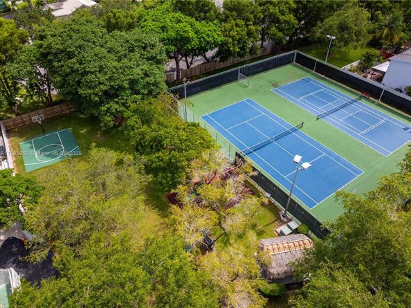 5292 SW 69th Pl, Miami FL 33155