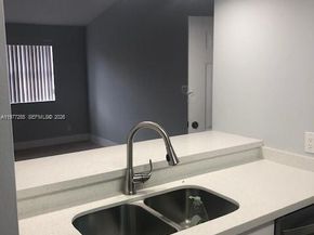 550 S Park Rd 328, Hollywood FL 33021