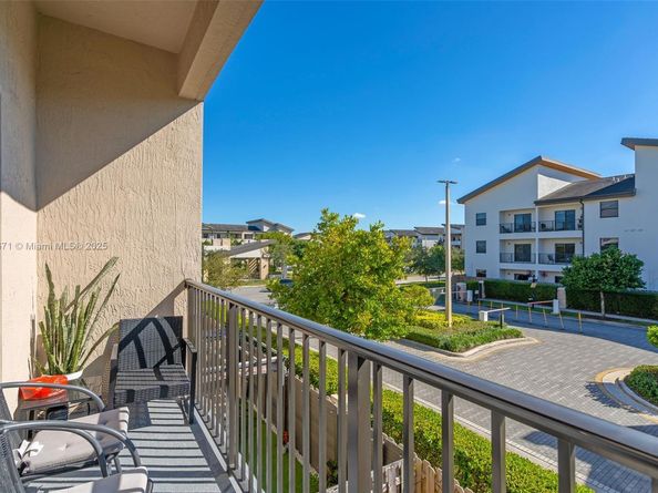 7915 NW 104th Ave 24, Doral FL 33178