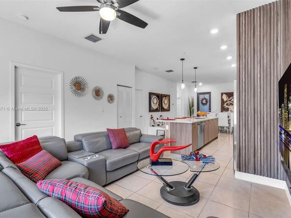 7915 NW 104th Ave 24, Doral FL 33178