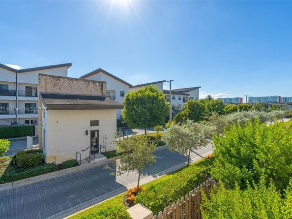 7915 NW 104th Ave 24, Doral FL 33178