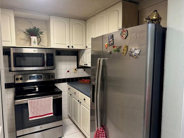 9682 Fontainebleau Blvd 114, Miami FL 33172