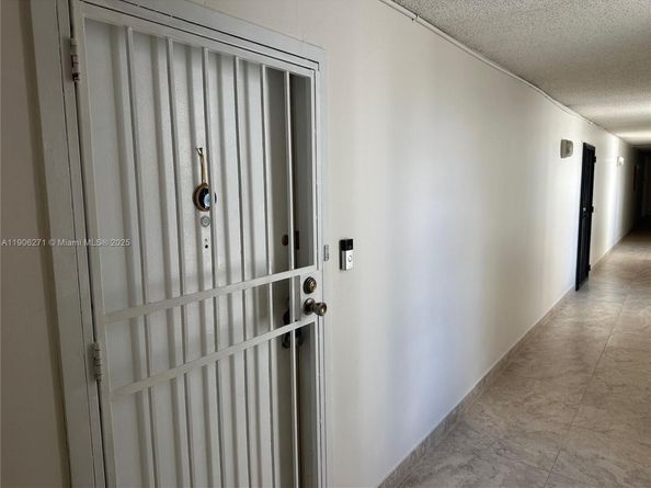 9682 Fontainebleau Blvd 114, Miami FL 33172