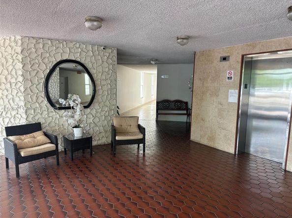 9682 Fontainebleau Blvd 114, Miami FL 33172