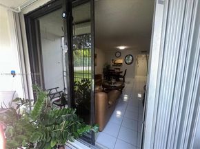 9682 Fontainebleau Blvd 114, Miami FL 33172
