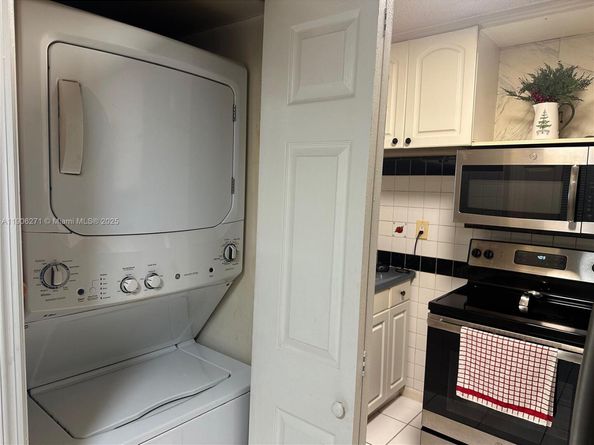 9682 Fontainebleau Blvd 114, Miami FL 33172