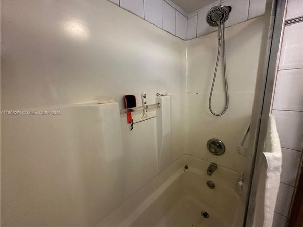 9682 Fontainebleau Blvd 114, Miami FL 33172