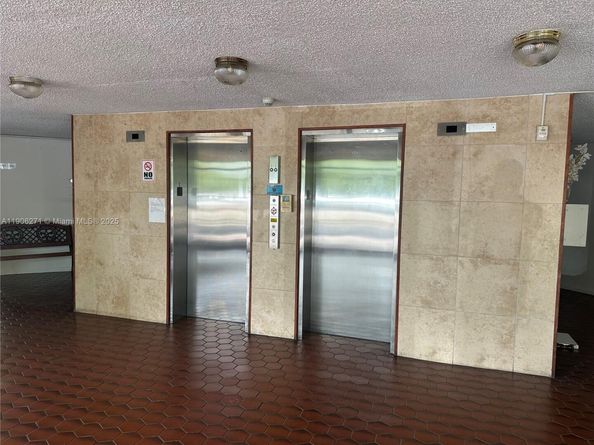 9682 Fontainebleau Blvd 114, Miami FL 33172