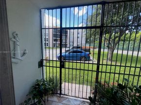 9682 Fontainebleau Blvd 114, Miami FL 33172