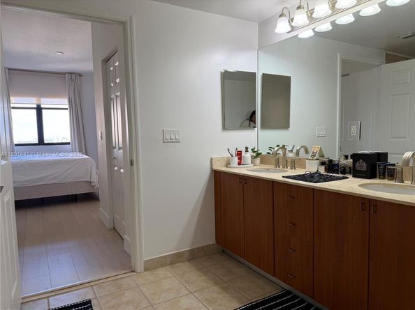 888 S Douglas Rd 917, Coral Gables FL 33134