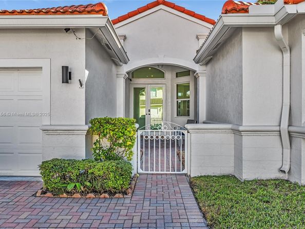 3272 SW 51st St, Hollywood FL 33312