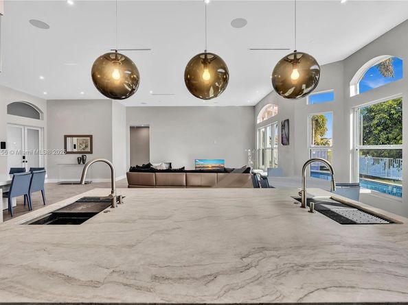 3272 SW 51st St, Hollywood FL 33312